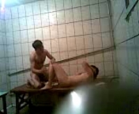 В душе на скрытую камеру казах порет супругу